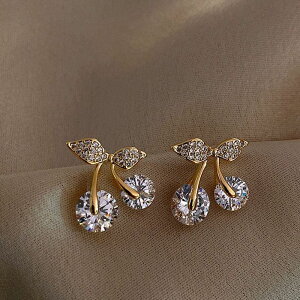 �������ڃs�A�X �N�̐V�^�t�@�b�V�����؍��C���̏��^�Ő������ꂽ�C�������O�l�b�g�Ԍ��V���v���Ńt�@�b�V�����I�ȃC�������O