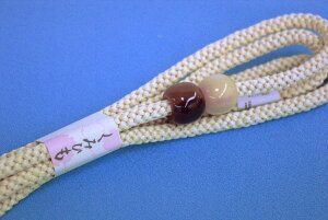 くみひも 帯締め ( 帯〆 )とんぼ玉 風 天然石 飾り付き絹100%【クリームイエロー】メーカー処分品でお値打ち価格♪小紋・洗える着物などに最適♪