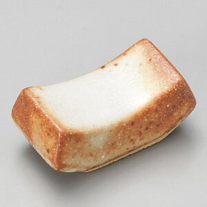 u M`u 4.2x2.2x1.7cm@{