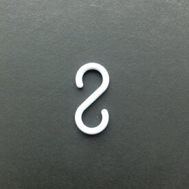 Sカン SA-003 45mm 10個入り エスカン S字フック 大きいタイプ Sフック エスフック ホワイト プラスチック製 吊下げ 店舗什器 店頭POPパーツ ディスプレイ ストック 日本製