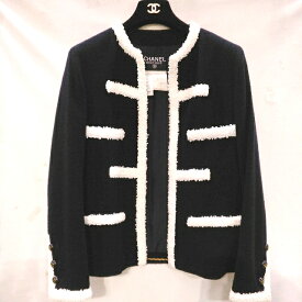 【今だけ値下げ！】幻の超レア物　超希少】これで貴方はみんなからの注目の的!!　稀少品の シャネル ジャケット。スーパーモデル"クラウディアシファー"着用で超人気。世界中の注目 ブークレトリムのシャネルジャケット!!　幻の一品です。 有名セレブ愛用!! 超美品!!CHANEL