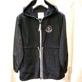 【新品】【今だけ値下げ】おしゃれ【モンクレール】【レア物】みんなからの注目!!【MONCLER】ナイロン フーデット パーカー【濃紺】モンクレール刺繡【新品】早い者勝ち!!　当店スタッフがイタリアより買い付け丁寧に日本へ!!