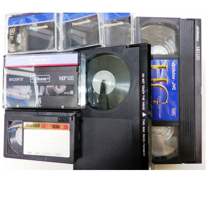 お手持ちのビデオテープをDVDへダビングし思い出を新たなメディアへ移します 思い出をDVDにダビングするサービスです ＤＶＤ変換サービス 新作販売 10本セット DVDダビング ダビングサービス VHS 完売 VHS-C デジ8⇒DVDにダビング ミニDV HDV 8ミリビデオ ミニDVD ベータ マイクロMV EDベータ