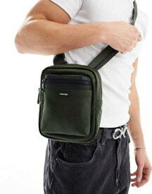 カルバンクライン Calvin Klein essential reporter bag in olive green メンズ