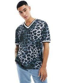 エイソス ASOS DESIGN relaxed v-neck t-shirt in leopard print with front chest print メンズ