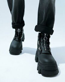 エイソス ASOS DESIGN chunky lace up boots in black with silver monogram detailing メンズ
