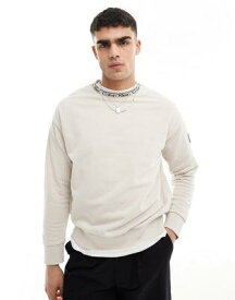 カルバンクライン Calvin Klein running logo comfort sweatshirt in beige - exclusive to ASOS メンズ