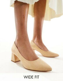 Truffle Collection wide fit block heel court shoe in beige レディース