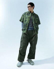 エイソス ASOS DESIGN 90s oversized shirt in pixel camo print with utility pockets メンズ