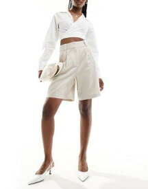 アンドアザーストーリーズ & Other Stories linen blend longline shorts with front pleats in beige レディース