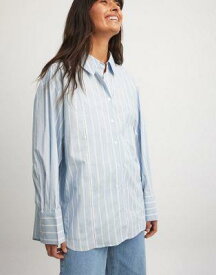 エヌエーケイディー NA-KD x Laura Jane Stone oversized shirt with high cuffs in blue & white stripe レディース