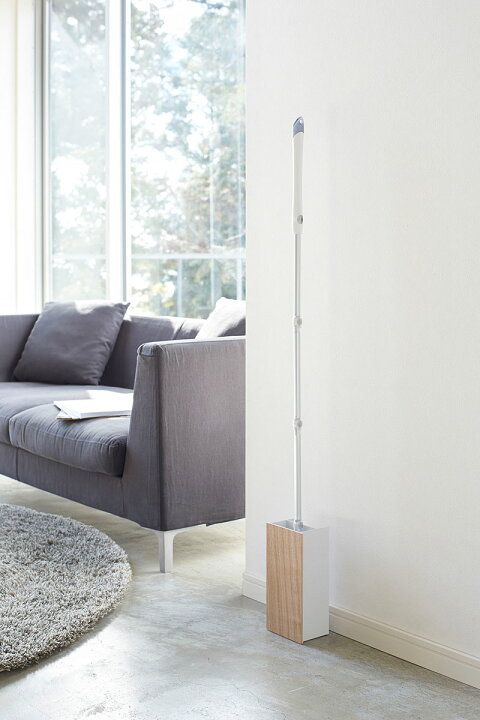 楽天市場 フローリングワイパースタンド リン Rin スリム モップ収納 モップスタンド ハンディワイパー ハンディモップ おしゃれ 北欧 掃除グッズ ホワイトナチュラル ブラウン 隠す クイックルワイパー対応 ワイパー入れ 木目 ワイパー収納 山崎実業 インテリア雑貨