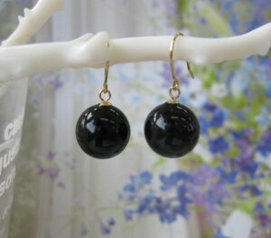 黒珊瑚 丸玉 フックピアス (9ミリ) 〔K18 or K14WG〕 宝石サンゴ 珊瑚婚 還暦 誕生日 御祝 厄除 御守 3月の誕生石 ギフト プレゼント 結婚35周年 珊瑚職人