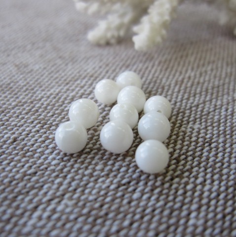 【楽天市場】白珊瑚 丸玉ビーズ (10個セット） 約4.5ミリ 貫通穴