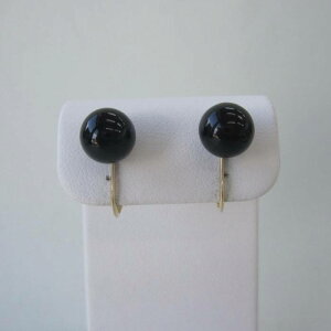 黒珊瑚 丸玉 イヤリング (8ミリ) K18 フォーマル クール シンプル 『宝石サンゴ』 珊瑚婚 還暦 誕生日 御祝 厄除 御守 3月の誕生石 ギフト プレゼント 結婚35周年 珊瑚職人