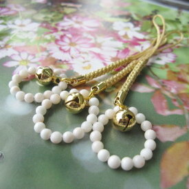 可愛い 白珊瑚 幸せの輪っかの根付 開運 お守り 厄除け 『宝石サンゴ』 珊瑚婚 還暦 誕生日 御祝 厄除 御守 3月の誕生石 ギフト プレゼント 結婚35周年 珊瑚職人