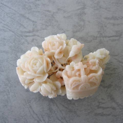 楽天市場】ミッド珊瑚 美しいバラの花の彫り帯留め 兼ブローチ 帯 和装 