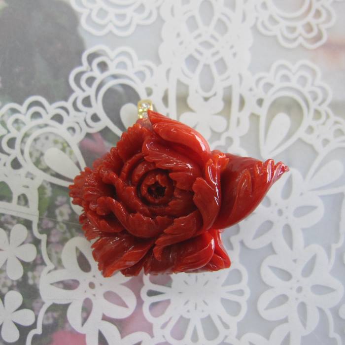【楽天市場】日本・高知産赤珊瑚の美しい牡丹の花の彫り帯留兼 