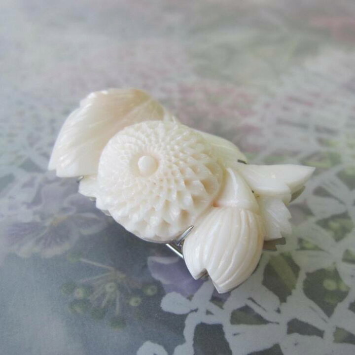 楽天市場】白珊瑚 菊の彫り 帯留め兼ブローチ SILVER925 着物 和装小物 