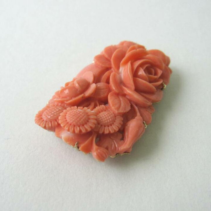 楽天市場】桃珊瑚 薔薇と向日葵の花の彫り 帯留め 真鍮裏張り 着物 
