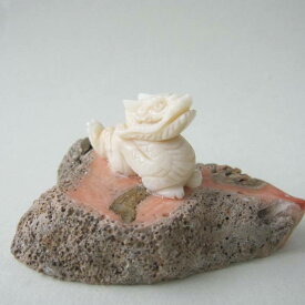 シナ海珊瑚 『開運』 龍の置物 桃珊瑚台 飾り 御守 風水 干支 宝石サンゴ 珊瑚婚 還暦 誕生日 御祝 厄除 御守 3月の誕生石 ギフト プレゼント 結婚35周年 珊瑚職人