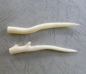 シナ珊瑚 可愛い小枝パーツ (1個) 天然さんご・サンゴ 『宝石サンゴ』 珊瑚婚 還暦 誕生日 御祝 厄除 御守 3月の誕生石 ギフト プレゼント 結婚35周年 珊瑚職人