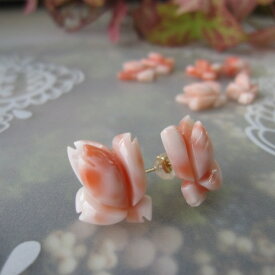 ピンク珊瑚 薔薇の蕾ピアス （13〜15ミリ） 直結 K18 バラ ばら 『宝石サンゴ』 珊瑚婚 還暦 誕生日 御祝 厄除 御守 3月の誕生石 ギフト プレゼント 結婚35周年 珊瑚職人