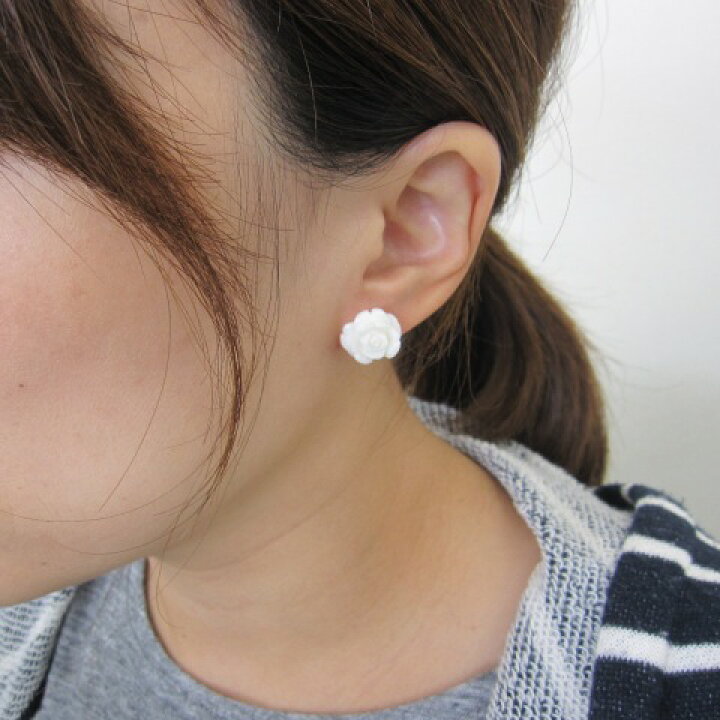 楽天市場】白サンゴ 薔薇ピアス （12〜13ミリ） 直結 K18 バラ ばら 