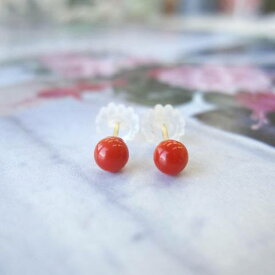 日本・高知沖産赤珊瑚 プチピアス. (約3.6mm) K18 （シリコンキャッチ） 直結 『宝石サンゴ』 珊瑚婚 還暦 誕生日 御祝 厄除 御守 3月の誕生石 ギフト プレゼント 結婚35周年 珊瑚職人