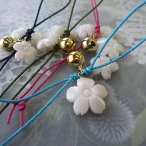 白珊瑚の可愛い桜の花ストラップ/携帯/アクセ/『宝石サンゴ』 | 珊瑚職人館ー土佐
