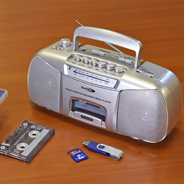カンタン操作のシンプルラジカセ MP3ファイルも聴ける クマザキエイム ベアマックス ポータブル デジカ CR-999USD 当店一番人気 1台 ラジカセ 低廉
