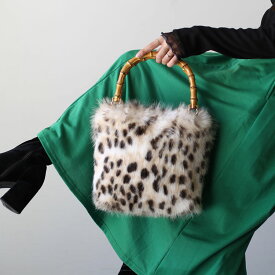 【クーポンで20%OFF】バッグ レディース おしゃれ ファーバッグ ファー バッグ バンブーハンドル Mサイズ エコファー ハンドバッグ 軽量 ふわふわ きれいめ 秋冬 持ち手 バンブー フェイクファーバッグ ミニトート 軽い トート プレゼント 7F (07000636r)