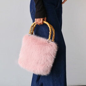 ファーバッグ レディース バンブーハンドル Mサイズ バッグ エコファー ハンドバッグ 軽量 横型 ふわふわ きれいめ 秋冬 おしゃれ 持ち手 バンブー フェイクファーバッグ ミニトート 軽い トート 贈り物 プレゼント 7F (07000636r)