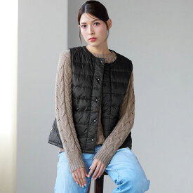 ダウンベスト レディース filomo ライトダウン ポケッタブル ナイロンベスト ダウン80% ノーカラー 軽量 インナーダウン プレゼント ギフト 5F (08000135r)