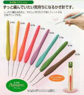 かぎ針「アミュレ」【クロバー】立体的なカーブで作られたグリップは、しっかり握れるので余分な力をかけ…