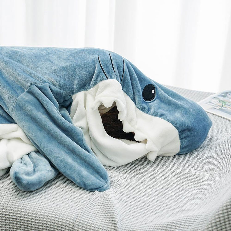 楽天市場】サメ寝袋 寝袋 フランネル サメブランケット 大人 着る毛布