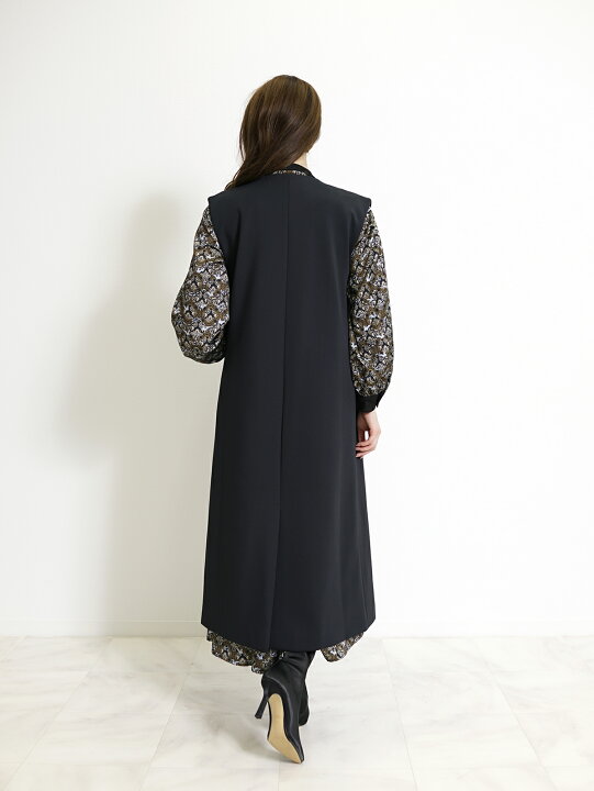 ファー付き黒ニットロングジレ