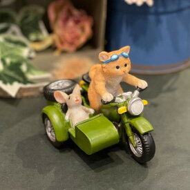 バイクサイドカー 猫 ネコ ミニチュアアニマル 小さな動物の世界 レトロ アンティーク風 置物 オブジェ インテリア プレゼント ギフト かわいい ユニーク 楽しい 癒し マスコット フィギュア リアル 本物そっくり コレクション 手のひらサイズ EV15478A