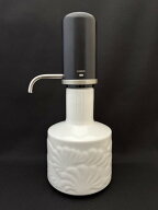 ウォーターサーバー ウォーターフォン ポンプ式 陶磁器 波佐見焼 白磁菊彫 手動 ウォーターディスペンサ…