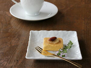 【アウトレット】白磁 花彫クッキープレート ※鉄粉多め・ガタつきあり / お菓子皿 小さめ取り皿 銘々皿 スクエアプレート 角皿 スクエア