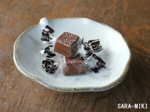 【アウトレット】《手造り》 粉引 葉型 小皿 / 和食器 小皿 プレート 変形皿