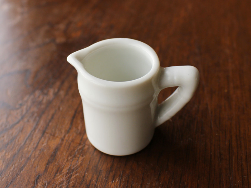 白い陶器 白無地 73％以上節約 １人用 ミルクポット クリーマー ミルク入れ シロップ入れ 手付き 紅茶 カフェ 贈与 コーヒー カフェ食器 業務用 アウトレット 竹モチーフのミルクピッチャー