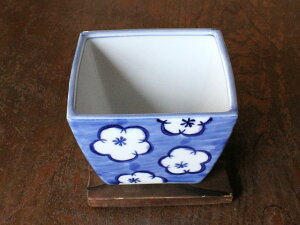 【アウトレット】ゴス 白抜梅 正角小鉢 / 小鉢 和食器 梅 うめ柄 梅模様 青 藍 和風 台形 花模様