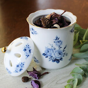 【アウトレット】白磁 ブルーローズ柄 ポプリポット (Φ12cm×h17.7cm) / ポプリジャー ポプリケース ポプリ容器 クラシックローズ 青いバラ 青い薔薇 蒼いバラ 蒼い薔薇 アロマポット アロマケ