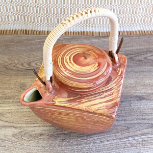 【アウトレット】刷毛巻 キューブ 土瓶(※貫入入っています) / 急須 ポット 土瓶 赤色 四角い形 和風 中国製 アジアンスタイル