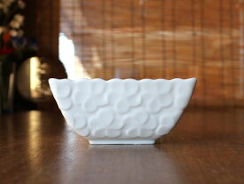 【アウトレット】白磁 花彫 ボウル（S）/ 白い食器 角鉢 小鉢 プルメリア おしゃれ