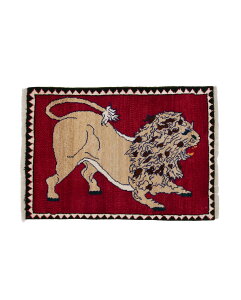 ライオンギャッベ 約70cm x 95cm 玄関マット ギャッベ ラグ 絨毯 ライオン 王者 レッド ウール100% 羊毛 自然 ユニーク 個性的 モコモコ ふかふか 動物 アニマル オールシーズン 床暖房対応 ホッ