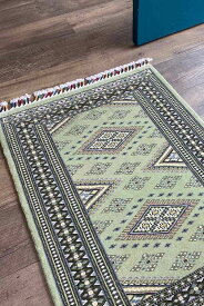 パキスタン絨毯　ファインクオリティ　約64cm x 96cm