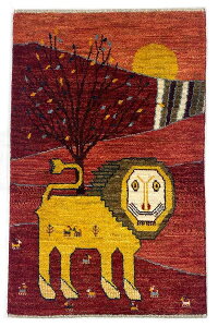 ペルシャギャッベ ライオン ファインクオリティ 約61cm x 96cm ギャッベ ラグ 赤 ウール100% 玄関マット 羊毛 自然 太陽 木 鹿 動物 ユニーク カラフル モコモコ ふかふか オールシーズン 床暖房