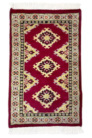パキスタン絨毯 約47cm x 77cm 玄関マット レッド 赤色 長方形 羊毛 ウール 総柄 滑らか ツヤツヤ サラサラ ホットカーペット対応 床暖房対応 室内 オールシーズン 一年中 現品限り 一点もの 高級 北欧 絨毯 ラグ
